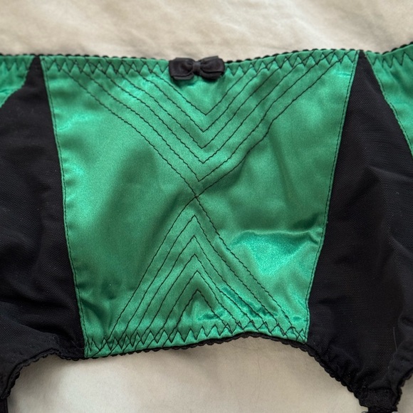 What Katie Did garter belt - Picture 2 of 7